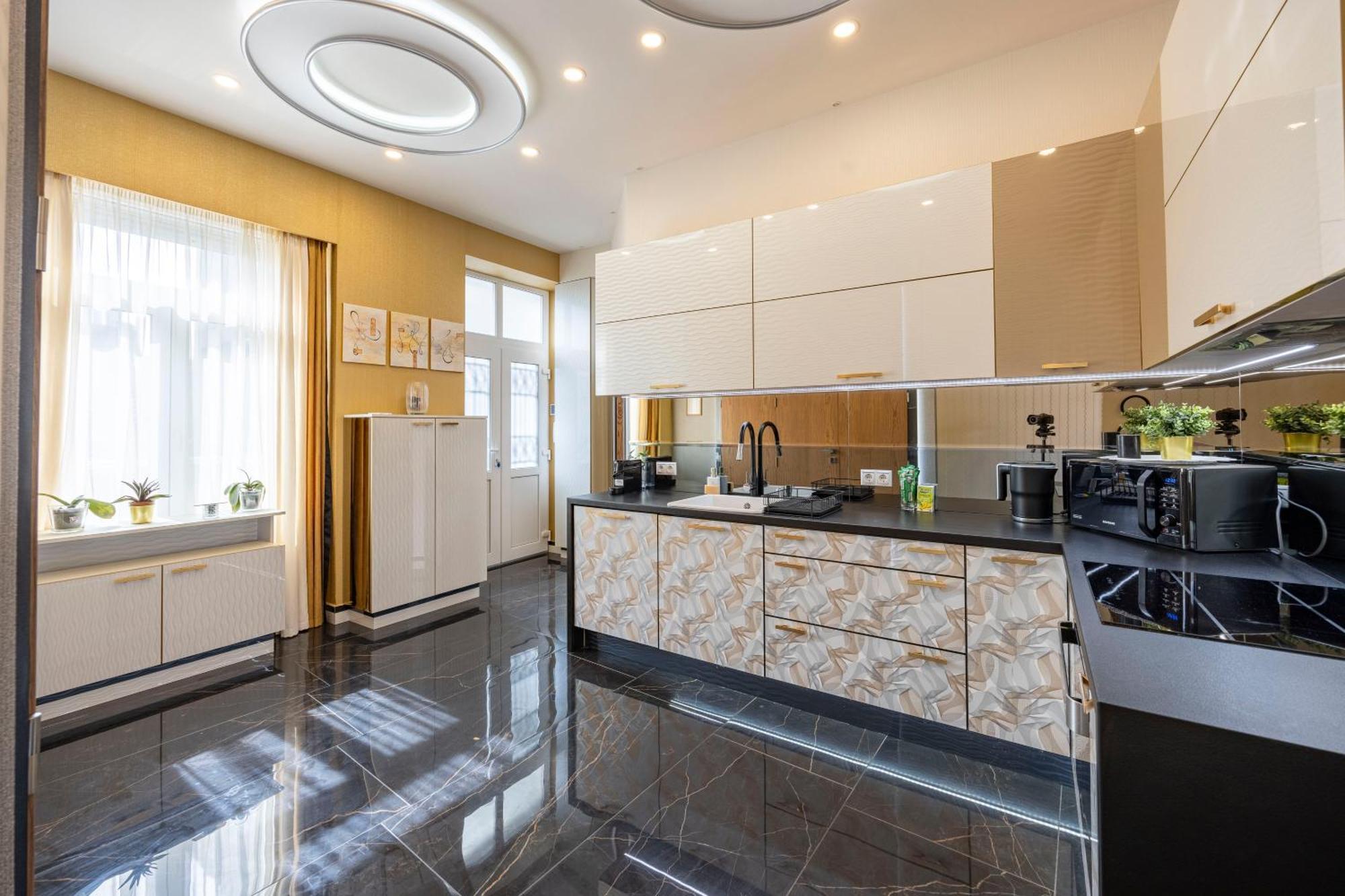 Luxury Royal Central Apartment By Prestige Homes 布达佩斯 外观 照片
